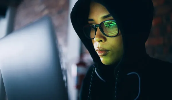 Čovjek protiv mašine: Hoće li vještačka inteligencija zamijeniti stručnjake za cyber sigurnost?